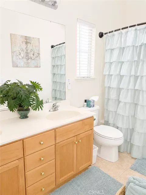 Bath - 1396 Belmont, Merced, CA 95348 photo 2 of 4