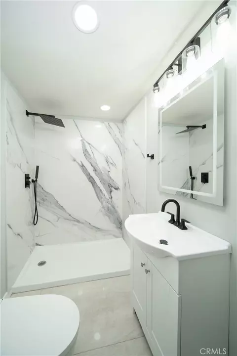 Bath - 204 W 25th St, Merced, CA 95340 photo 2 of 2