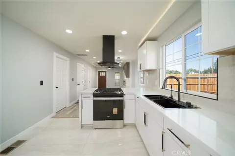 Entry Way - 204 W 25th St, Merced, CA 95340 photo 1 of 1