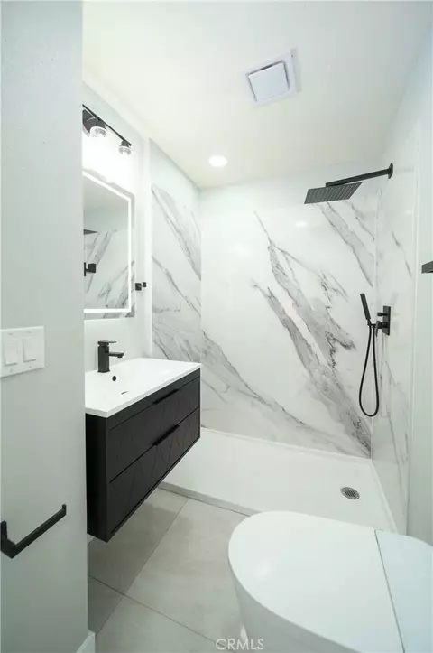 Bath - 204 W 25th St, Merced, CA 95340 photo 1 of 2