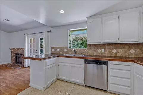 Kitchen - 1445 Cameron Ln, Merced, CA 95340 photo 3 of 4
