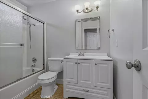 Bath - 1445 Cameron Ln, Merced, CA 95340 photo 1 of 2