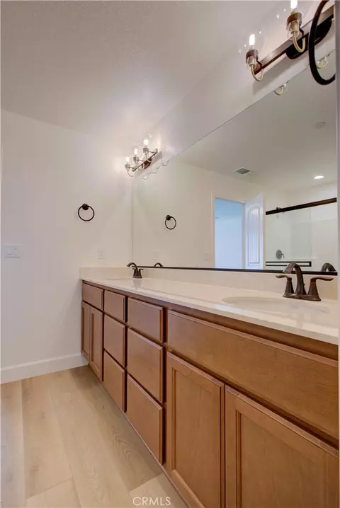 Bath - 5046 Palisade Ave, Merced, CA 95348 photo 2 of 5