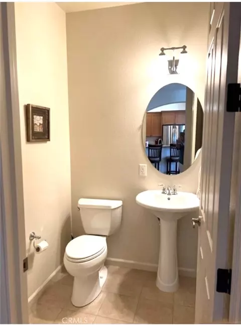 Bath - 2445 Como Corte, Chowchilla, CA 93610 photo 1 of 2