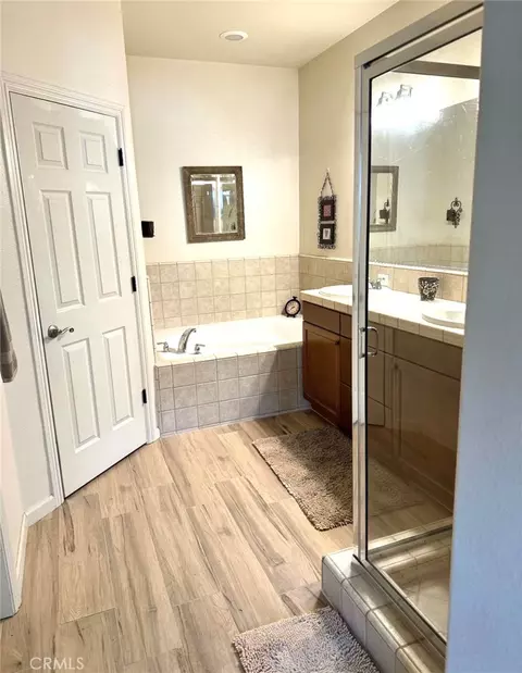 Bath - 2445 Como Corte, Chowchilla, CA 93610 photo 2 of 2