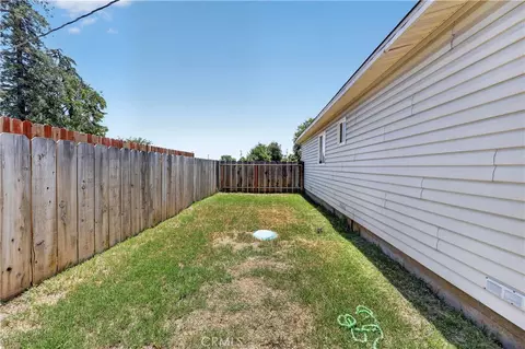 Exterior - 1565 E Santa Fe, Merced, CA 95340 photo 5 of 6