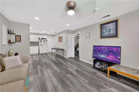 Entry Way - 1565 E Santa Fe, Merced, CA 95340 photo 1 of 2