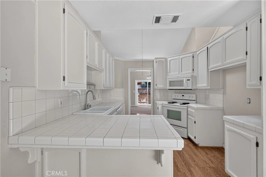 Kitchen - 3054 Silver Elm Ct, Merced, CA 95340 photo 3 of 3