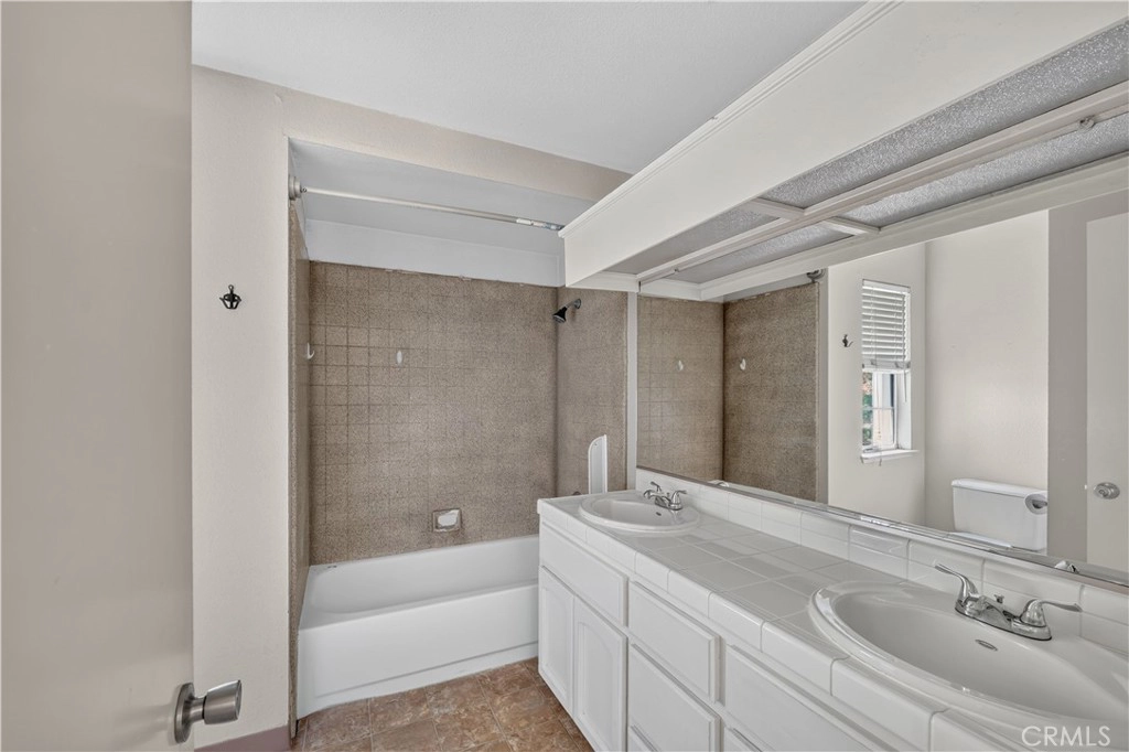 Bath - 3054 Silver Elm Ct, Merced, CA 95340 photo 2 of 3