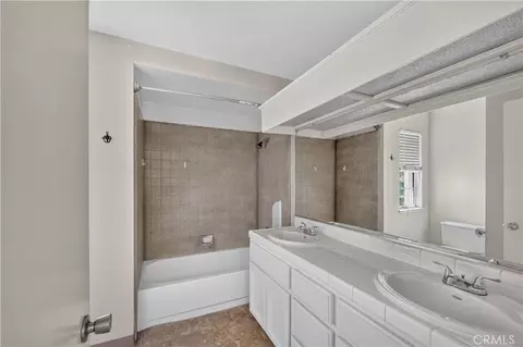 Bath - 3054 Silver Elm Ct, Merced, CA 95340 photo 2 of 3