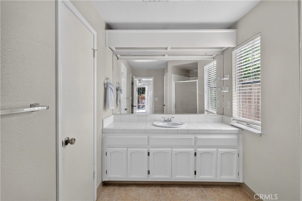 Bath - 3054 Silver Elm Ct, Merced, CA 95340 photo 1 of 3