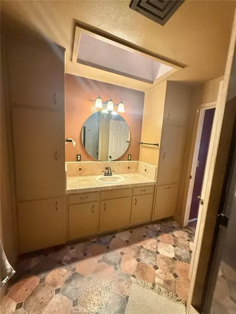 Bath - 2524 B And B, Merced, CA 95348 photo 1 of 4