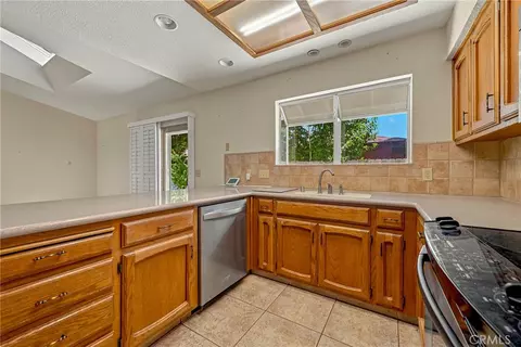 Kitchen - 2163 Bennington Ct, Merced, CA 95340 photo 3 of 5