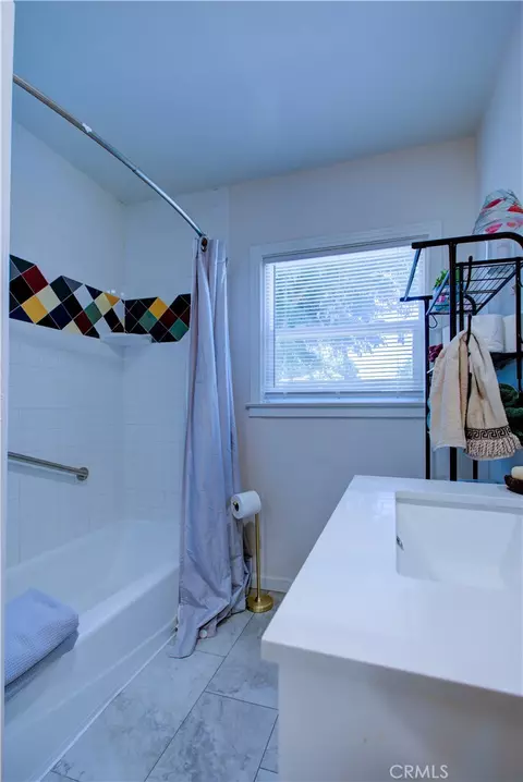Bath - 636 W 25th, Merced, CA 95340 photo 1 of 2