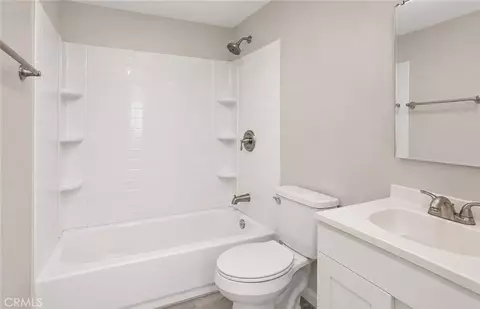 Bath - 1420 Q, Merced, CA 95340 photo 1 of 2