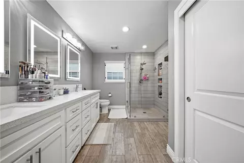 Bath - 1949 Sierra Ct, Merced, CA 95340 photo 2 of 4