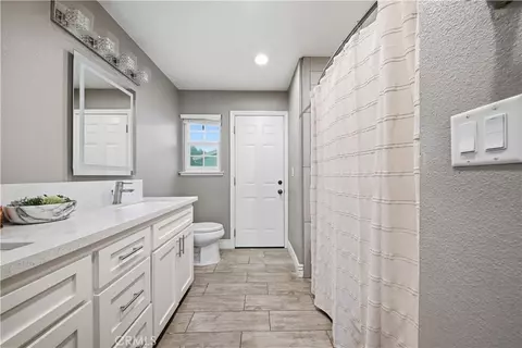 Bath - 1949 Sierra Ct, Merced, CA 95340 photo 3 of 4
