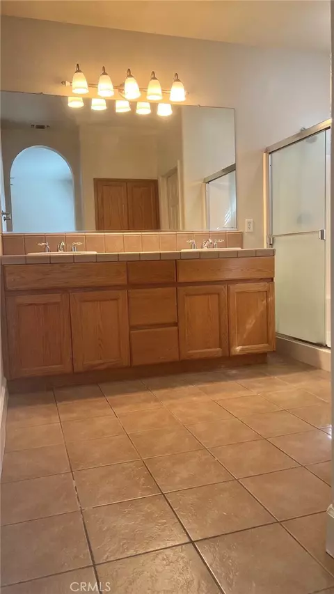 Bath - 424 Barclay Way, Merced, CA 95348 photo 2 of 2