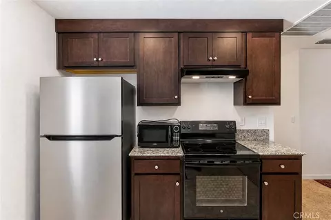 Kitchen - 677 Mackenzie Ct, Merced, CA 95341 photo 5 of 5