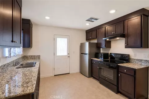 Kitchen - 677 Mackenzie Ct, Merced, CA 95341 photo 3 of 5