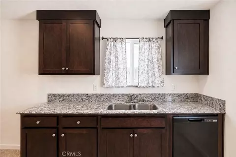Kitchen - 677 Mackenzie Ct, Merced, CA 95341 photo 4 of 5