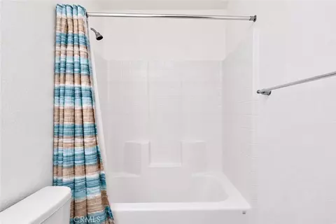 Bath - 677 Mackenzie Ct, Merced, CA 95341 photo 2 of 4
