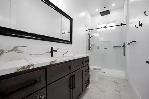 Bath - 3394 Banbury, Merced, CA 95340 photo 1 of 5