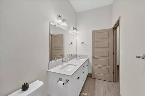 Bath - 2462 Valverde Dr, Merced, CA 95340 photo 6 of 7