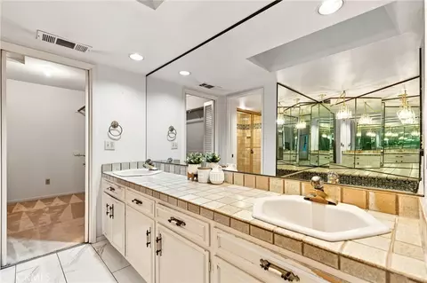 Bath - 1723 Monte Grosso Dr, Merced, CA 95340 photo 2 of 4