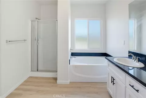 Bath - 444 Oleander Ct, Chowchilla, CA 93610 photo 1 of 2