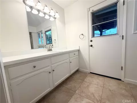 Bath - 3372 Wawona Ct, Merced, CA 95340 photo 2 of 5