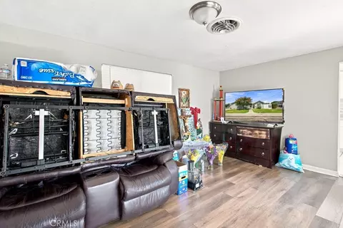 Living - 417 Sutter, Manteca, CA 95336 photo 1 of 1