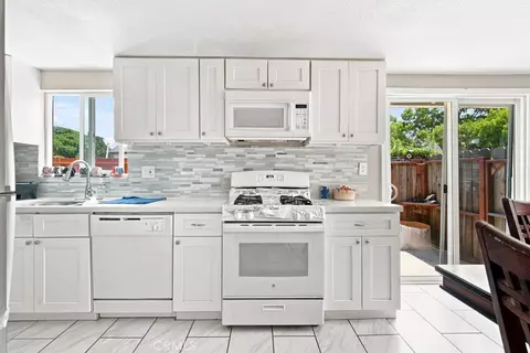 Kitchen - 417 Sutter, Manteca, CA 95336 photo 1 of 3