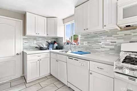 Kitchen - 417 Sutter, Manteca, CA 95336 photo 2 of 3