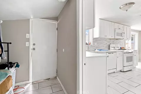 Entry Way - 417 Sutter, Manteca, CA 95336 photo 3 of 5