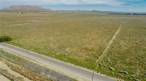 0 Dinkey, Rosamond, CA 93560 photo 3
