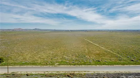 0 Dinkey, Rosamond, CA 93560 photo 4
