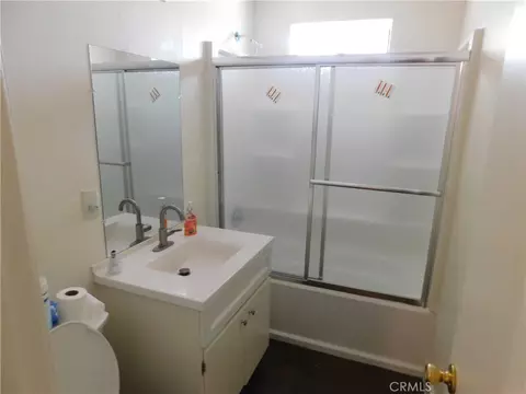 Bath - 1780 W 8th, Merced, CA 95341 photo 2 of 4