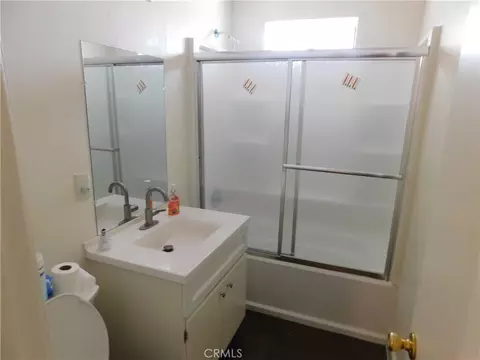 Bath - 1780 W 8th, Merced, CA 95341 photo 1 of 4