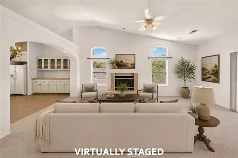Living - 3077 Express Ct, Madera, CA 93637 photo 3 of 7