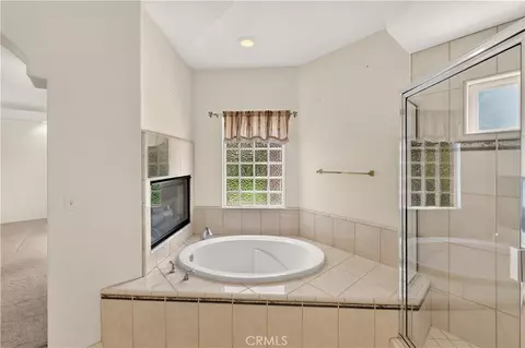 Bath - 3077 Express Ct, Madera, CA 93637 photo 4 of 4