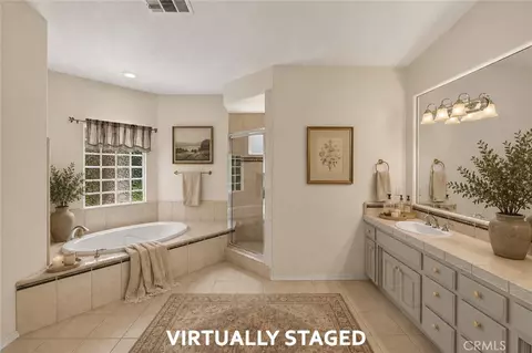 Bath - 3077 Express Ct, Madera, CA 93637 photo 3 of 4