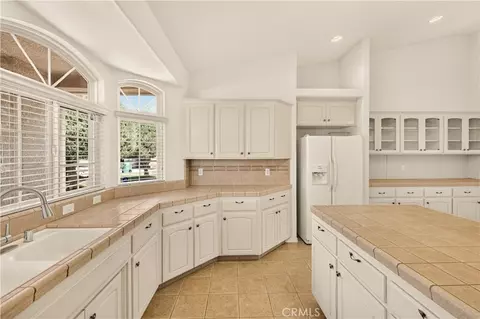 Kitchen - 3077 Express Ct, Madera, CA 93637 photo 4 of 4
