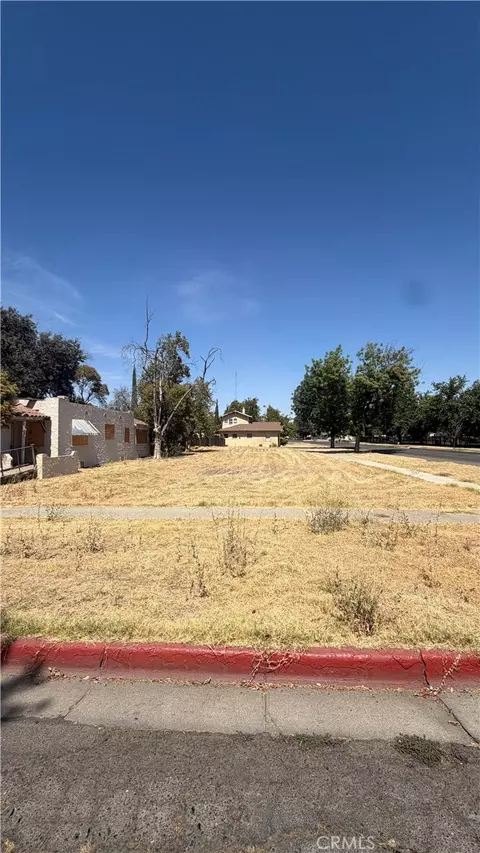 409 W 25th St, Merced, CA 95340 photo 3