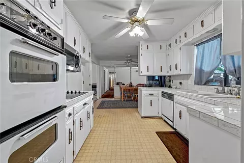 Kitchen - 587 W Donna Dr, Merced, CA 95348 photo 5 of 6