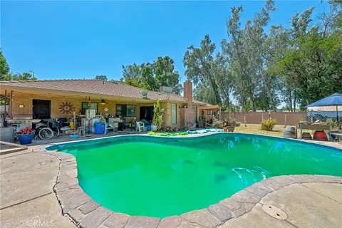Exterior - 587 W Donna Dr, Merced, CA 95348 photo 6 of 8