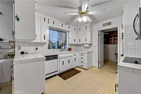 Kitchen - 587 W Donna Dr, Merced, CA 95348 photo 1 of 6