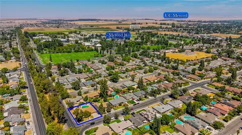 View/Area - 587 W Donna Dr, Merced, CA 95348 photo 4 of 5