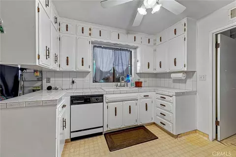 Kitchen - 587 W Donna Dr, Merced, CA 95348 photo 2 of 6