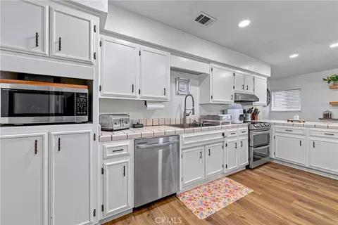 Kitchen - 15994 3rd St, Snelling, CA 95369 photo 2 of 3